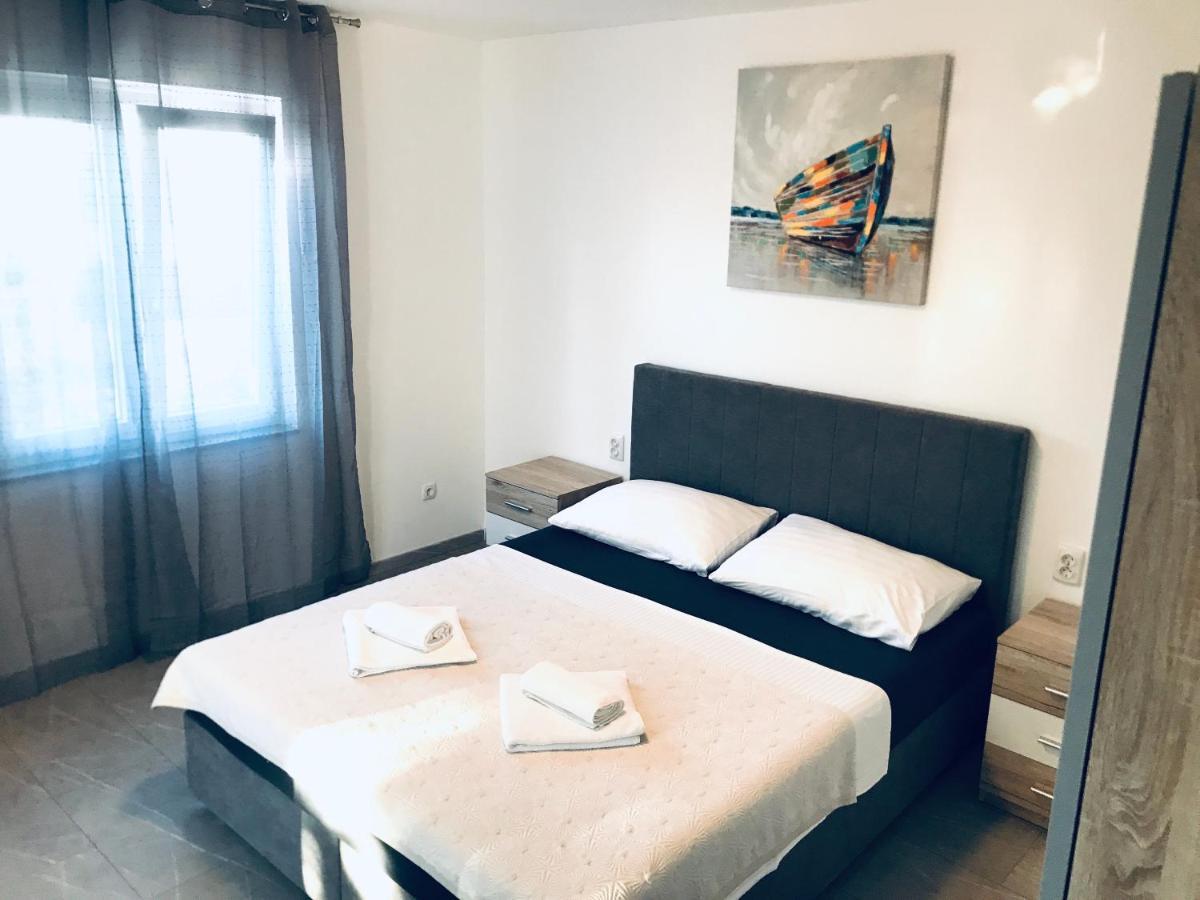 Apartments Lopac Ядраново Экстерьер фото