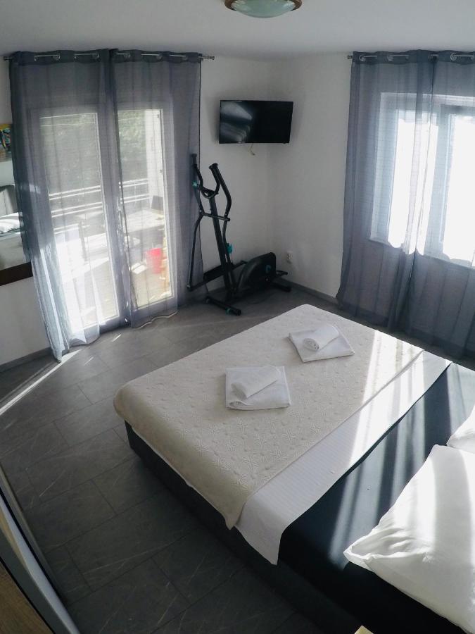 Apartments Lopac Ядраново Экстерьер фото