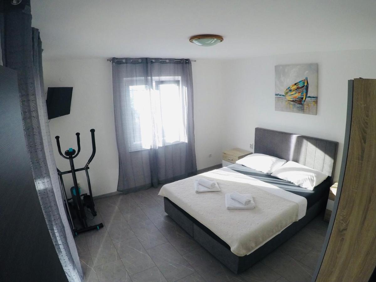 Apartments Lopac Ядраново Экстерьер фото
