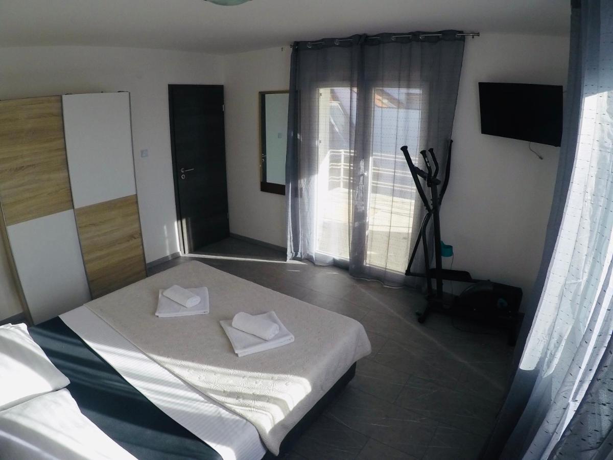 Apartments Lopac Ядраново Экстерьер фото