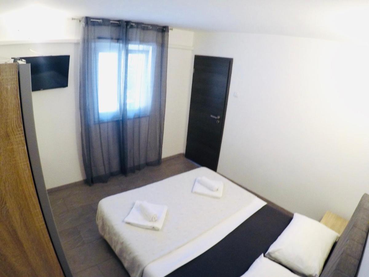 Apartments Lopac Ядраново Экстерьер фото