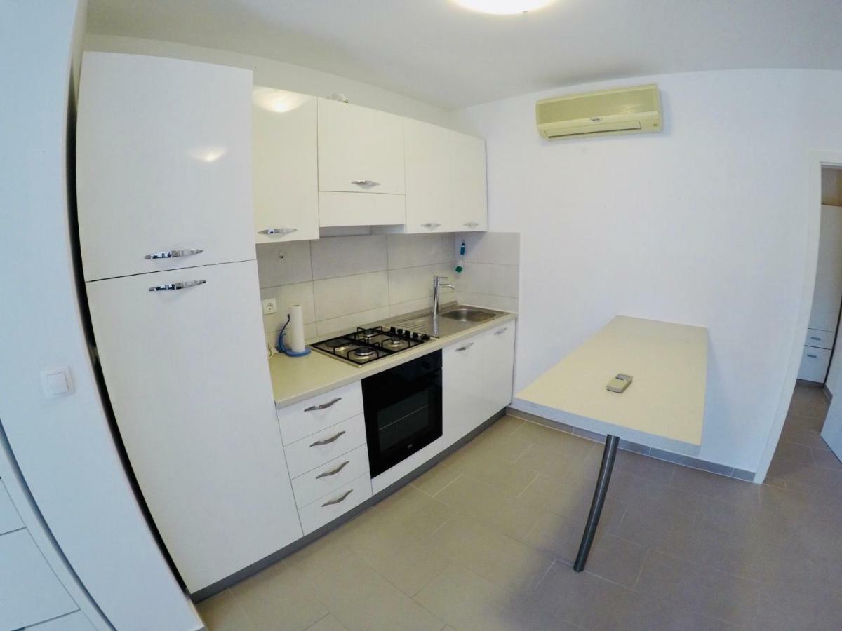Apartments Lopac Ядраново Экстерьер фото